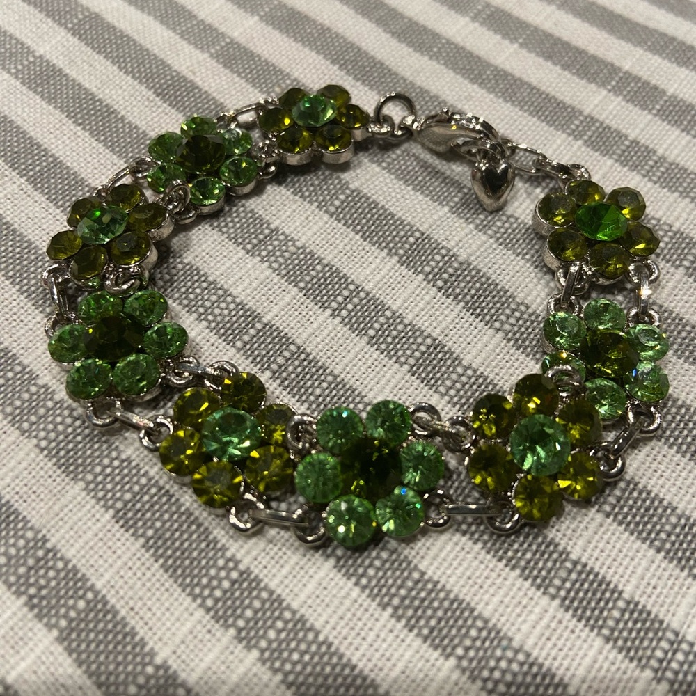 Vintage style green crystal bracelet